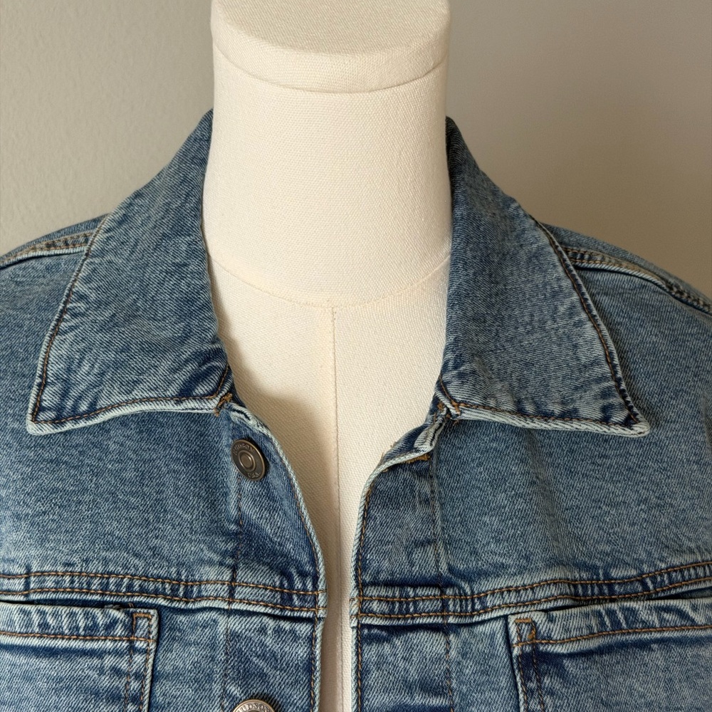Hudson Cropped Light Wash Denim Trucker Jacket - S (2-4) - Picture 5 of 15